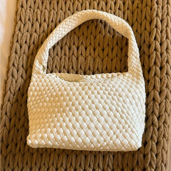 Elegant Cream Woven Women's Bag - Picture 3 of 14